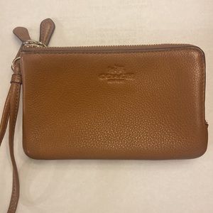 Coach LIKE NEW Double Zipper Wristlet